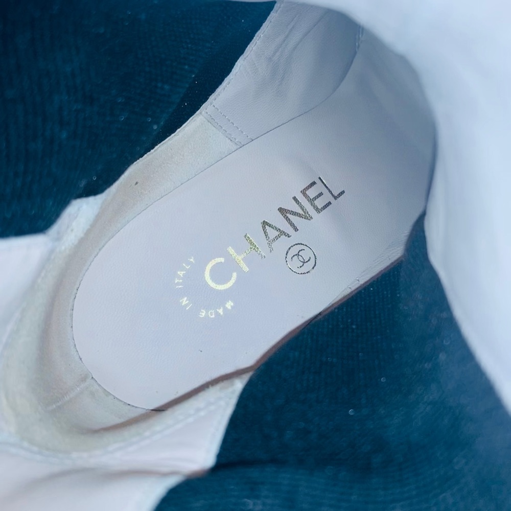🍾🥂SOLD!🥳Chanel Patent Calfskin Boots - Picture 7 of 10